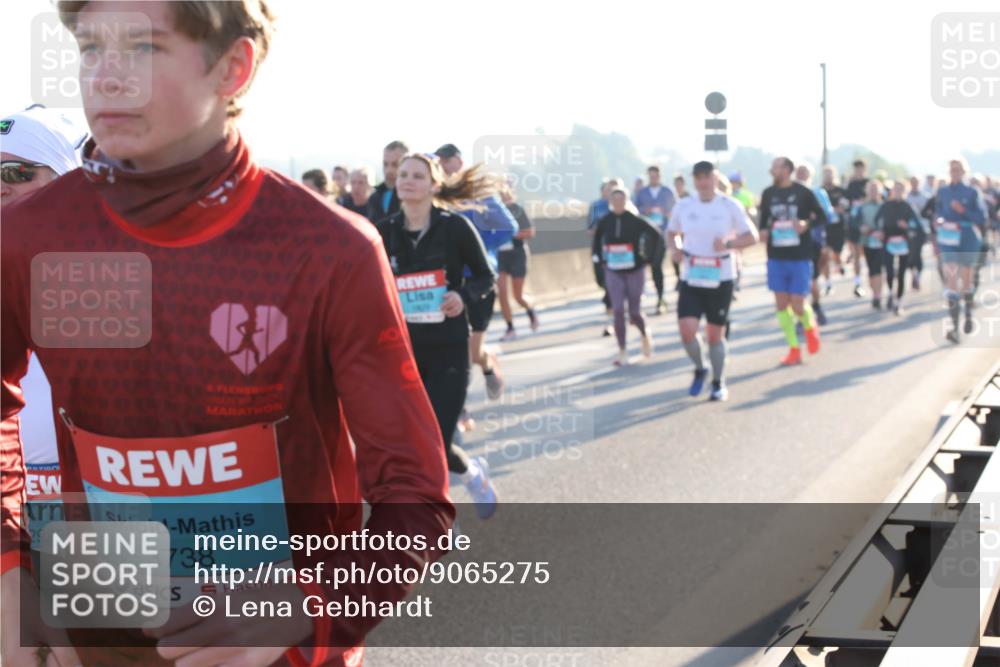 03.10.2025 - Köhlbrandbrückenlauf Lena Gebhardt http://msf.ph/oto/9065275 03.10.2025 09:22:25 Position 1 2929, 3738 meine-sportfotos.de