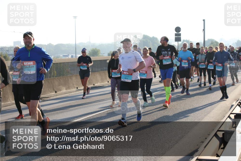 03.10.2025 - Köhlbrandbrückenlauf Lena Gebhardt http://msf.ph/oto/9065317 03.10.2025 09:22:26 Position 1 1510, 3815 meine-sportfotos.de