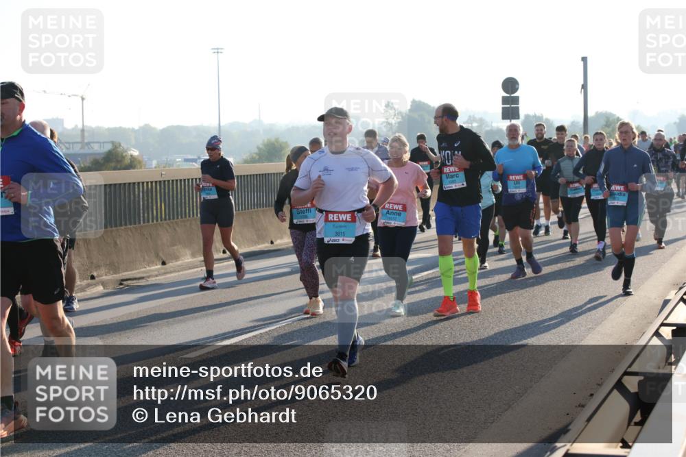 03.10.2025 - Köhlbrandbrückenlauf Lena Gebhardt http://msf.ph/oto/9065320 03.10.2025 09:22:27 Position 1 3815, 1672, 1282 meine-sportfotos.de