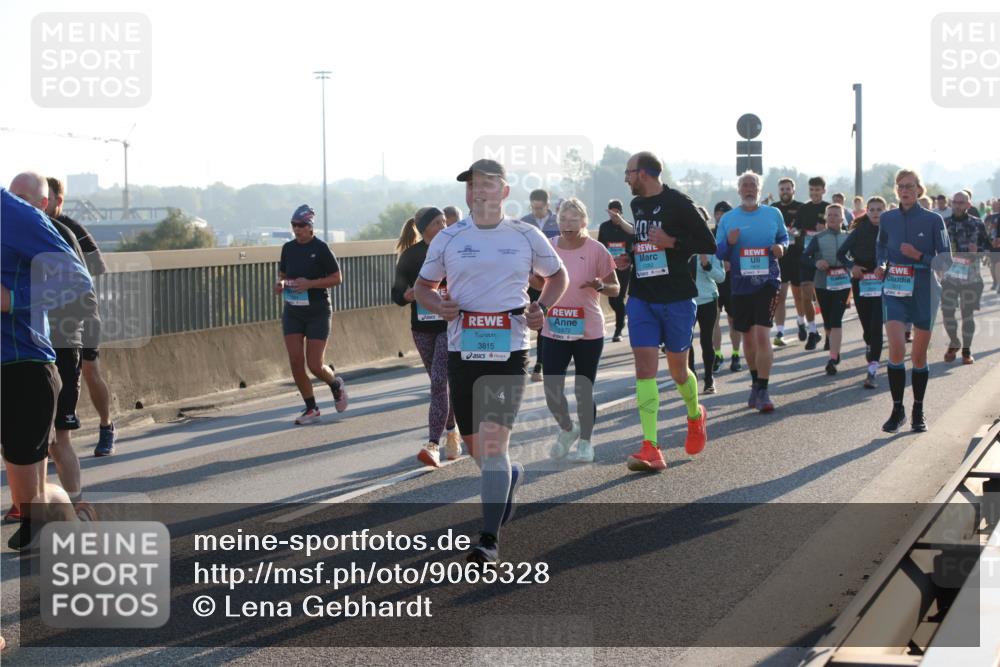 03.10.2025 - Köhlbrandbrückenlauf Lena Gebhardt http://msf.ph/oto/9065328 03.10.2025 09:22:27 Position 1 3815, 1672, 1282 meine-sportfotos.de