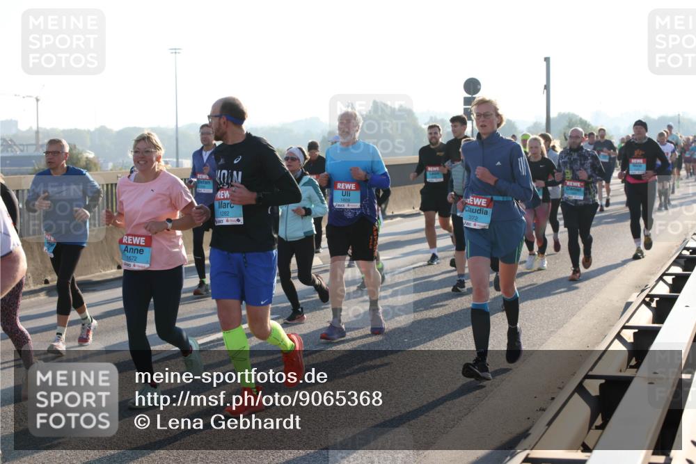 03.10.2025 - Köhlbrandbrückenlauf Lena Gebhardt http://msf.ph/oto/9065368 03.10.2025 09:22:28 Position 1 1672, 1282, 1809, 3372 meine-sportfotos.de
