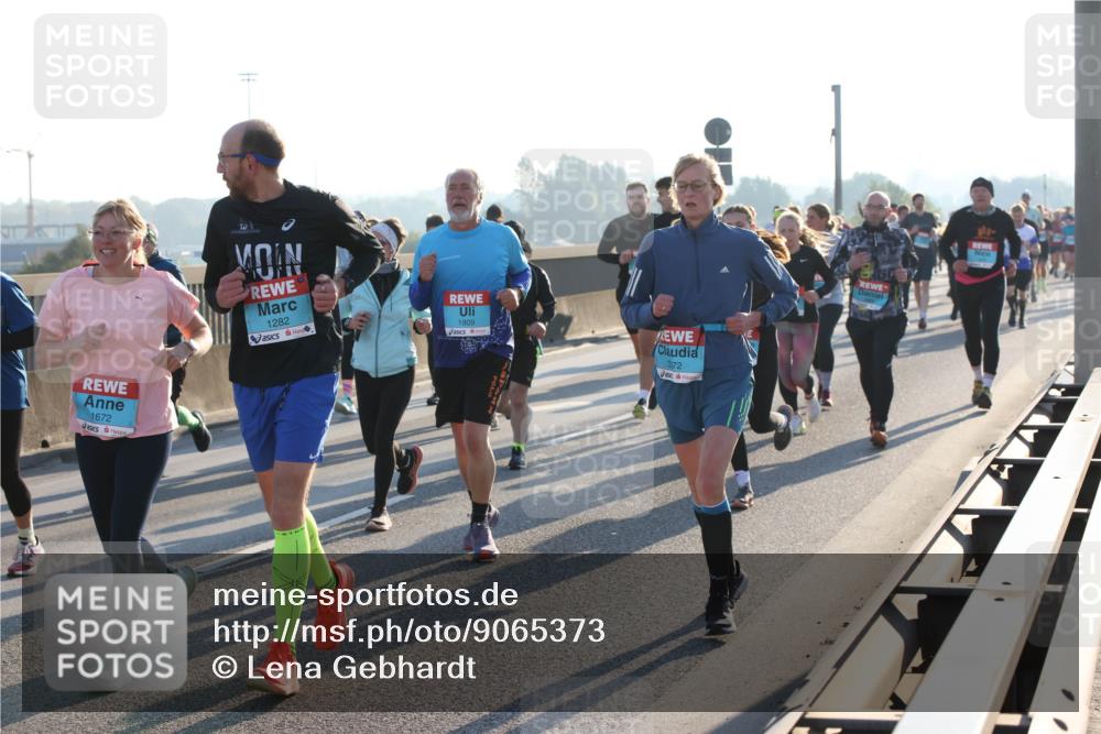 03.10.2025 - Köhlbrandbrückenlauf Lena Gebhardt http://msf.ph/oto/9065373 03.10.2025 09:22:29 Position 1 1672, 1282, 1809, 372 meine-sportfotos.de
