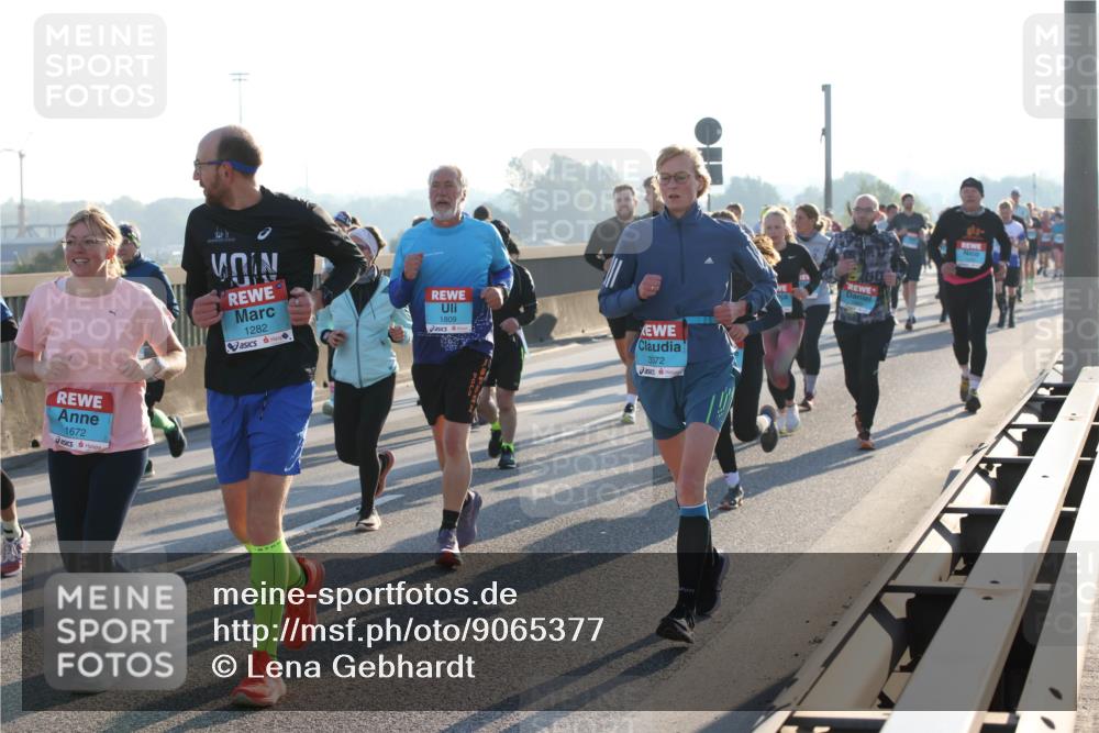 03.10.2025 - Köhlbrandbrückenlauf Lena Gebhardt http://msf.ph/oto/9065377 03.10.2025 09:22:29 Position 1 1672, 1282, 1809, 3372 meine-sportfotos.de