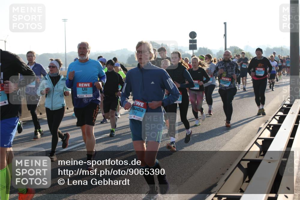 03.10.2025 - Köhlbrandbrückenlauf Lena Gebhardt http://msf.ph/oto/9065390 03.10.2025 09:22:29 Position 1 1809, 72, 38 meine-sportfotos.de