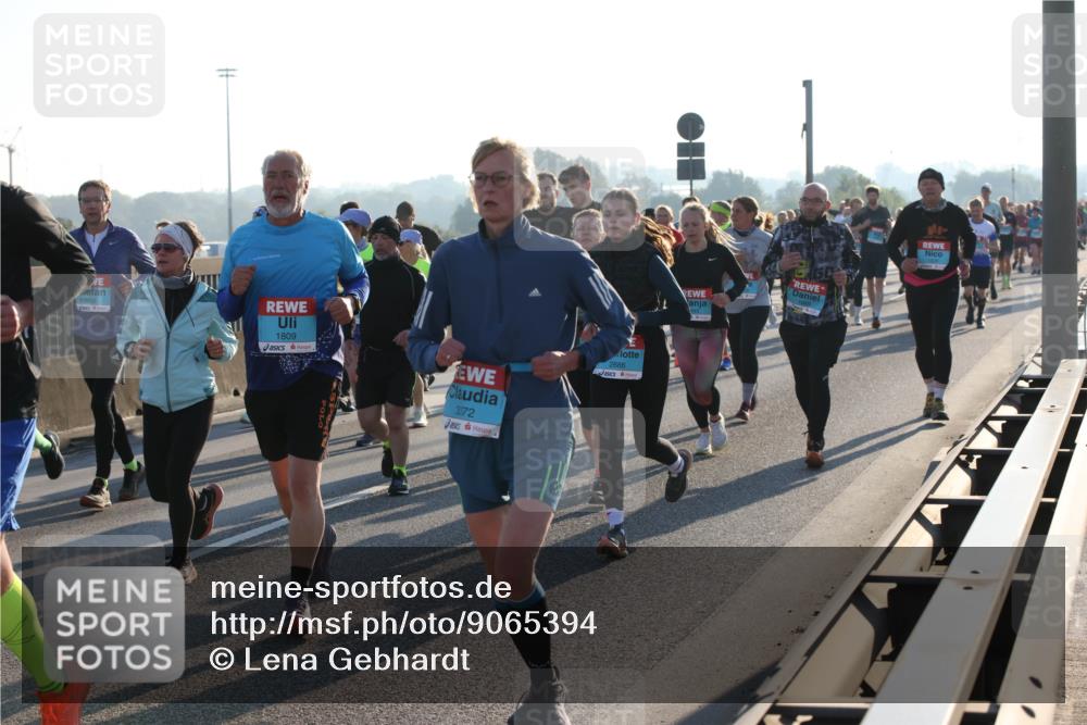 03.10.2025 - Köhlbrandbrückenlauf Lena Gebhardt http://msf.ph/oto/9065394 03.10.2025 09:22:29 Position 1 1809, 3372, 2686 meine-sportfotos.de