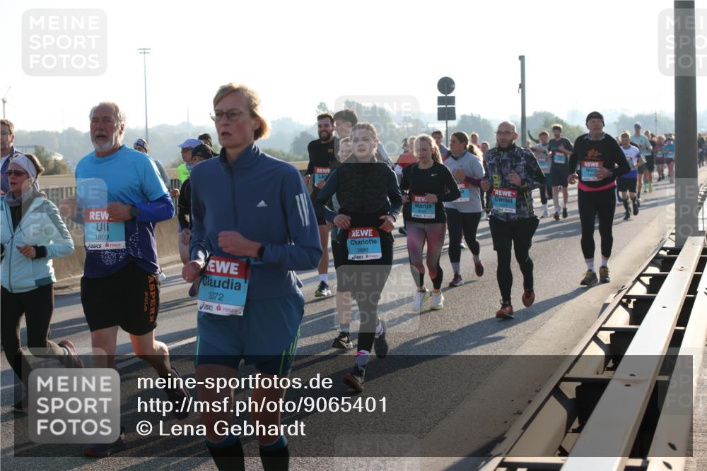03.10.2025 - Köhlbrandbrückenlauf Lena Gebhardt http://msf.ph/oto/9065401 03.10.2025 09:22:30 Position 1 1809, 3372, 2686 meine-sportfotos.de