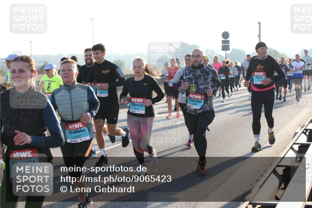 03.10.2025 - Köhlbrandbrückenlauf Lena Gebhardt http://msf.ph/oto/9065423 03.10.2025 09:22:31 Position 1 3207, 3445, 2686, 2687, 1669, 1329 meine-sportfotos.de