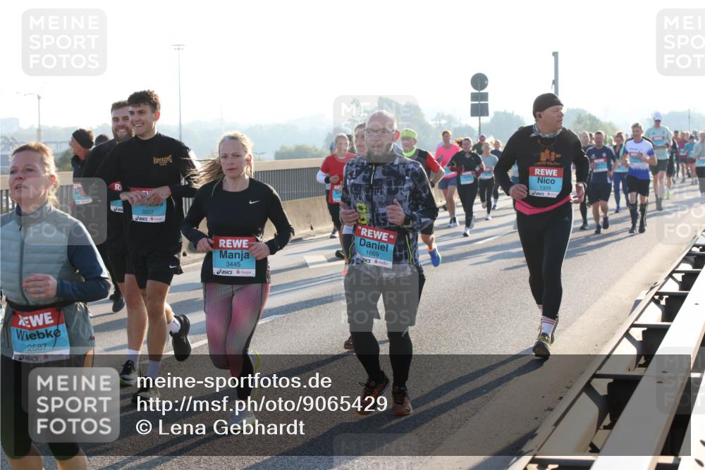03.10.2025 - Köhlbrandbrückenlauf Lena Gebhardt http://msf.ph/oto/9065429 03.10.2025 09:22:32 Position 1 9, 20, 3207, 3445, 2687, 1669, 1329 meine-sportfotos.de