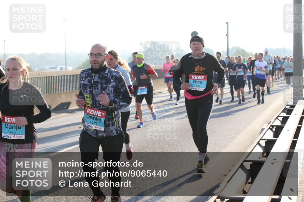 03.10.2025 - Köhlbrandbrückenlauf Lena Gebhardt http://msf.ph/oto/9065440 03.10.2025 09:22:32 Position 1 3445, 1669, 1329 meine-sportfotos.de