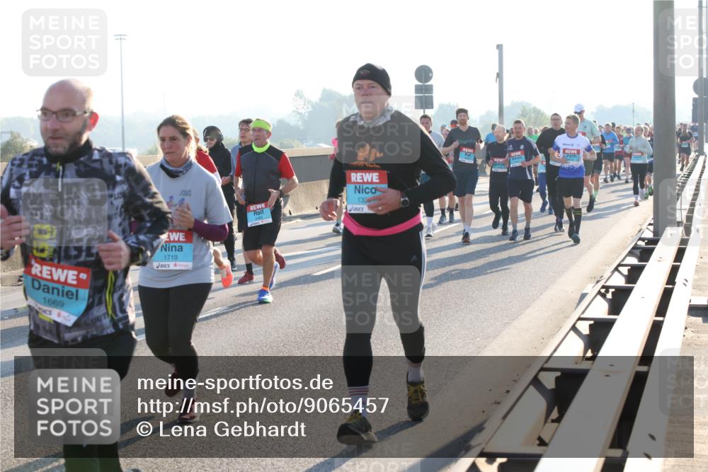 03.10.2025 - Köhlbrandbrückenlauf Lena Gebhardt http://msf.ph/oto/9065457 03.10.2025 09:22:33 Position 1 1669, 1719, 48145, 132 meine-sportfotos.de