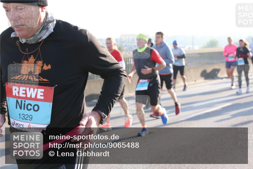 03.10.2025 - Köhlbrandbrückenlauf Lena Gebhardt http://msf.ph/oto/9065488 03.10.2025 09:22:35 Position 1 1329 meine-sportfotos.de