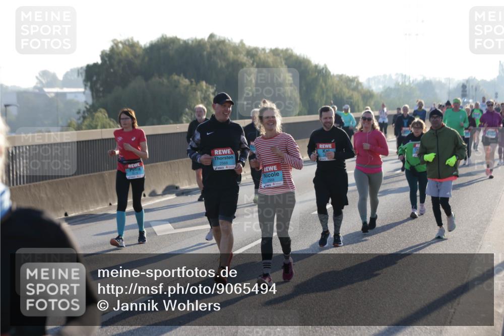 03.10.2025 - Köhlbrandbrückenlauf Jannik Wohlers http://msf.ph/oto/9065494 03.10.2025 09:26:26 Position 3 2569, 2568 meine-sportfotos.de