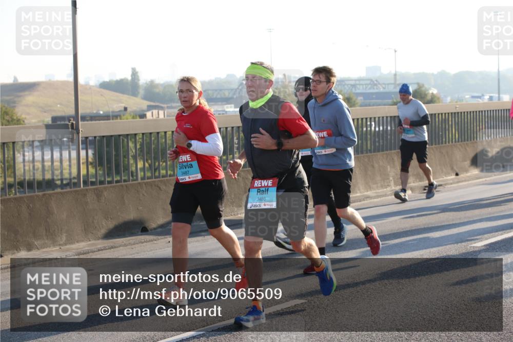 03.10.2025 - Köhlbrandbrückenlauf Lena Gebhardt http://msf.ph/oto/9065509 03.10.2025 09:22:36 Position 1 3487, 3486 meine-sportfotos.de