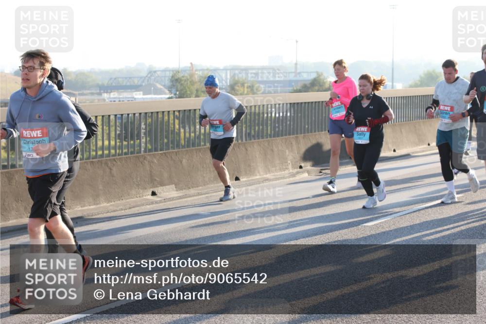 03.10.2025 - Köhlbrandbrückenlauf Lena Gebhardt http://msf.ph/oto/9065542 03.10.2025 09:22:37 Position 1  meine-sportfotos.de
