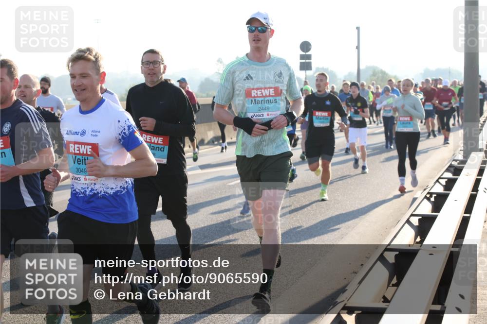03.10.2025 - Köhlbrandbrückenlauf Lena Gebhardt http://msf.ph/oto/9065590 03.10.2025 09:22:39 Position 1 3049, 2449 meine-sportfotos.de