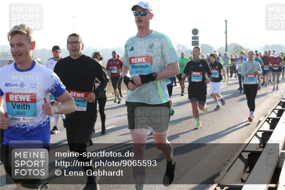 03.10.2025 - Köhlbrandbrückenlauf Lena Gebhardt http://msf.ph/oto/9065593 03.10.2025 09:22:39 Position 1 3049, 88, 2449 meine-sportfotos.de