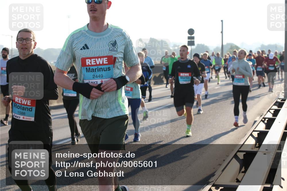 03.10.2025 - Köhlbrandbrückenlauf Lena Gebhardt http://msf.ph/oto/9065601 03.10.2025 09:22:39 Position 1 1588, 2471, 2449 meine-sportfotos.de