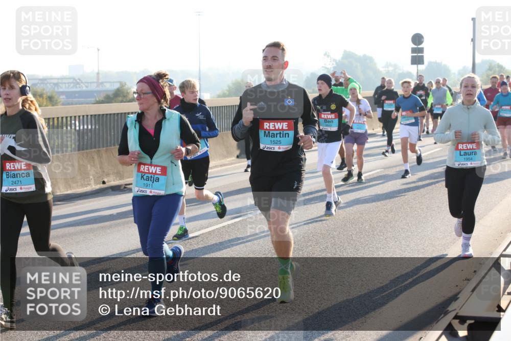 03.10.2025 - Köhlbrandbrückenlauf Lena Gebhardt http://msf.ph/oto/9065620 03.10.2025 09:22:41 Position 1 2471, 1911, 1525, 1954 meine-sportfotos.de
