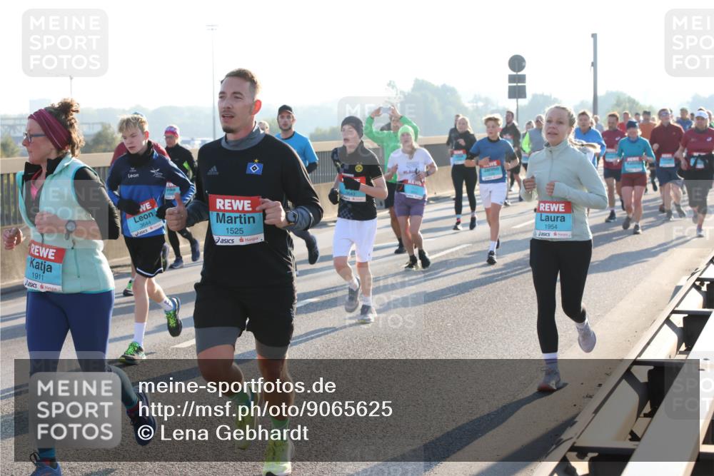 03.10.2025 - Köhlbrandbrückenlauf Lena Gebhardt http://msf.ph/oto/9065625 03.10.2025 09:22:41 Position 1 1911, 3644, 1525, 1954 meine-sportfotos.de