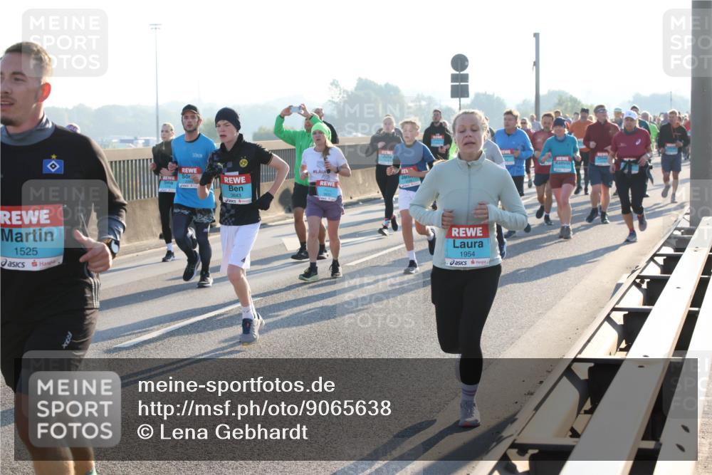 03.10.2025 - Köhlbrandbrückenlauf Lena Gebhardt http://msf.ph/oto/9065638 03.10.2025 09:22:41 Position 1 1525, 3643, 1954 meine-sportfotos.de