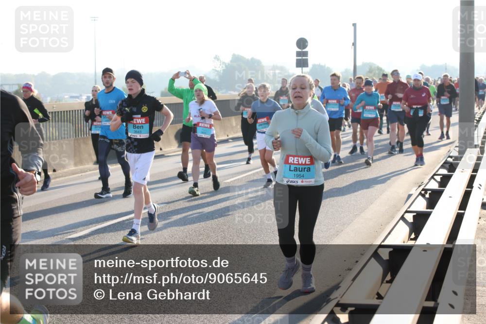 03.10.2025 - Köhlbrandbrückenlauf Lena Gebhardt http://msf.ph/oto/9065645 03.10.2025 09:22:41 Position 1 3643, 1954 meine-sportfotos.de