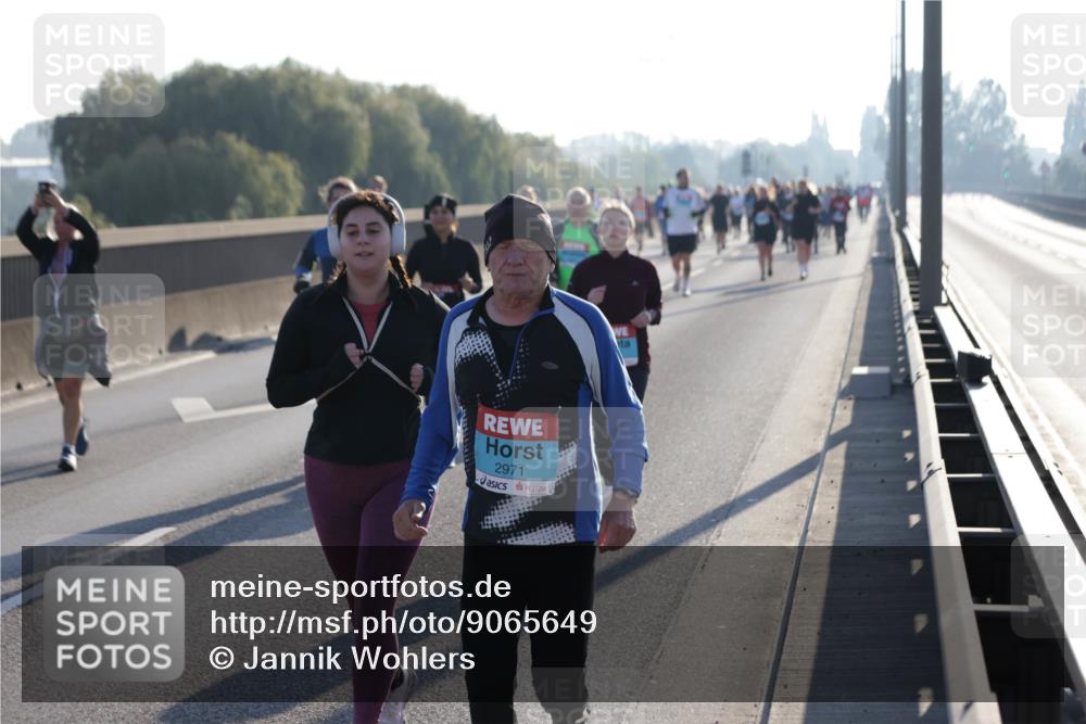 03.10.2025 - Köhlbrandbrückenlauf Jannik Wohlers http://msf.ph/oto/9065649 03.10.2025 09:26:39 Position 3 2971 meine-sportfotos.de