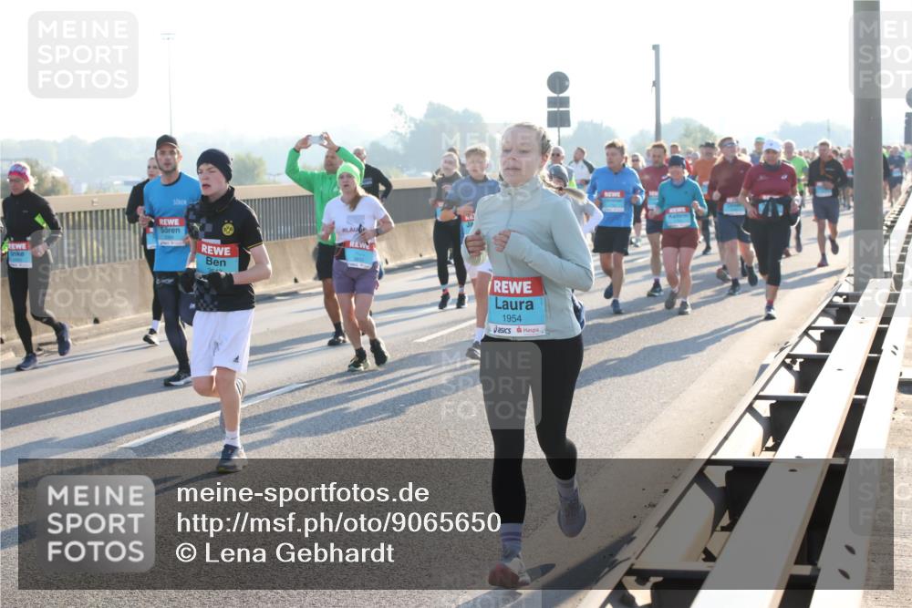 03.10.2025 - Köhlbrandbrückenlauf Lena Gebhardt http://msf.ph/oto/9065650 03.10.2025 09:22:42 Position 1 1954 meine-sportfotos.de