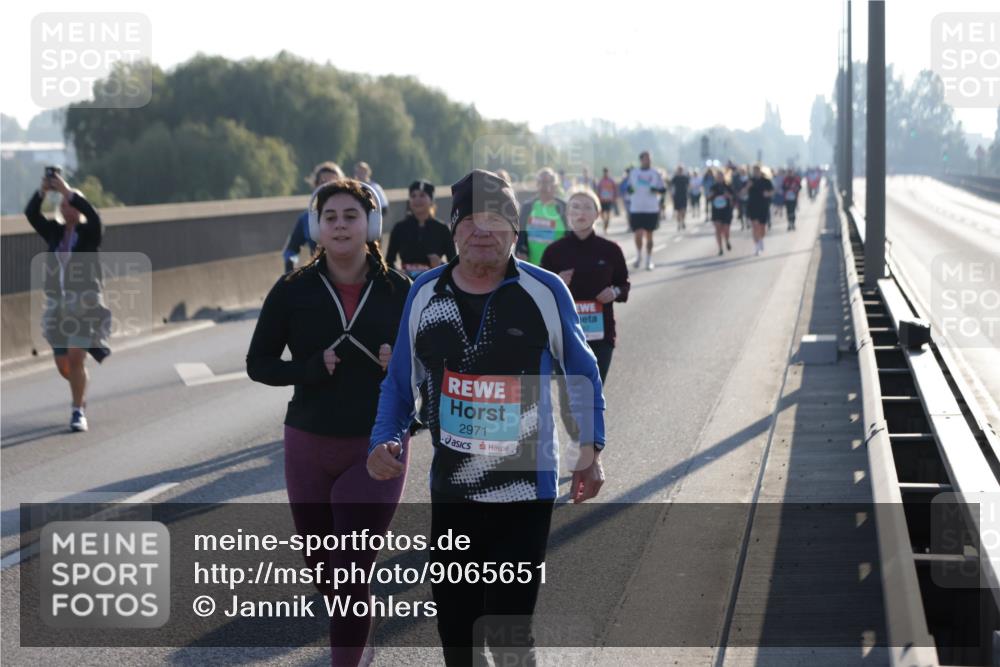 03.10.2025 - Köhlbrandbrückenlauf Jannik Wohlers http://msf.ph/oto/9065651 03.10.2025 09:26:39 Position 3 2971 meine-sportfotos.de