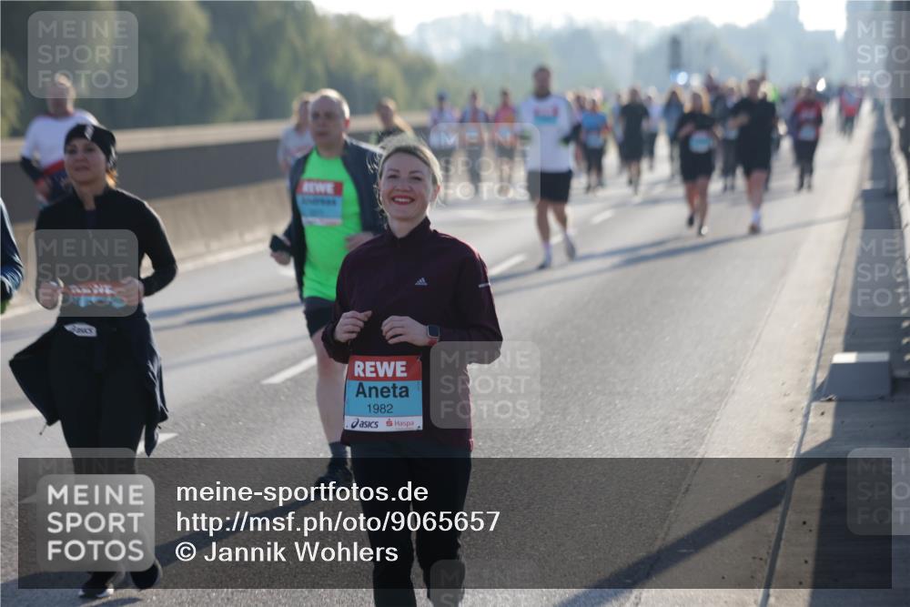 03.10.2025 - Köhlbrandbrückenlauf Jannik Wohlers http://msf.ph/oto/9065657 03.10.2025 09:26:40 Position 3 1982 meine-sportfotos.de