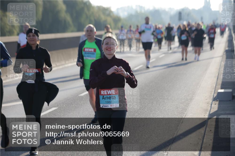 03.10.2025 - Köhlbrandbrückenlauf Jannik Wohlers http://msf.ph/oto/9065669 03.10.2025 09:26:40 Position 3 10, 1982 meine-sportfotos.de