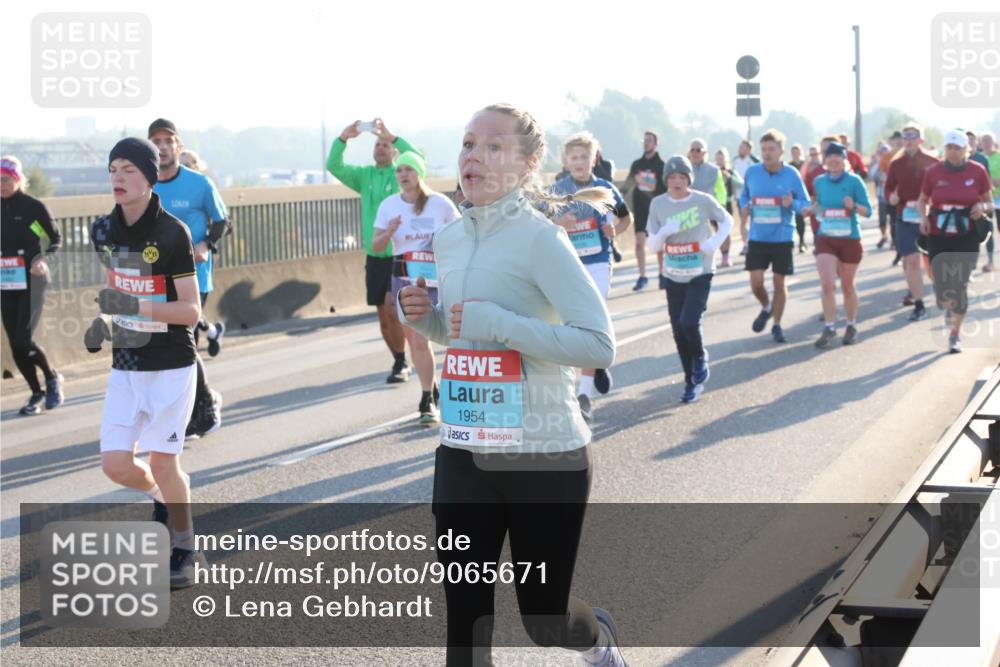 03.10.2025 - Köhlbrandbrückenlauf Lena Gebhardt http://msf.ph/oto/9065671 03.10.2025 09:22:42 Position 1 1954 meine-sportfotos.de