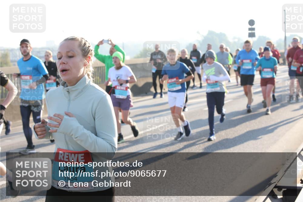 03.10.2025 - Köhlbrandbrückenlauf Lena Gebhardt http://msf.ph/oto/9065677 03.10.2025 09:22:43 Position 1 1954 meine-sportfotos.de