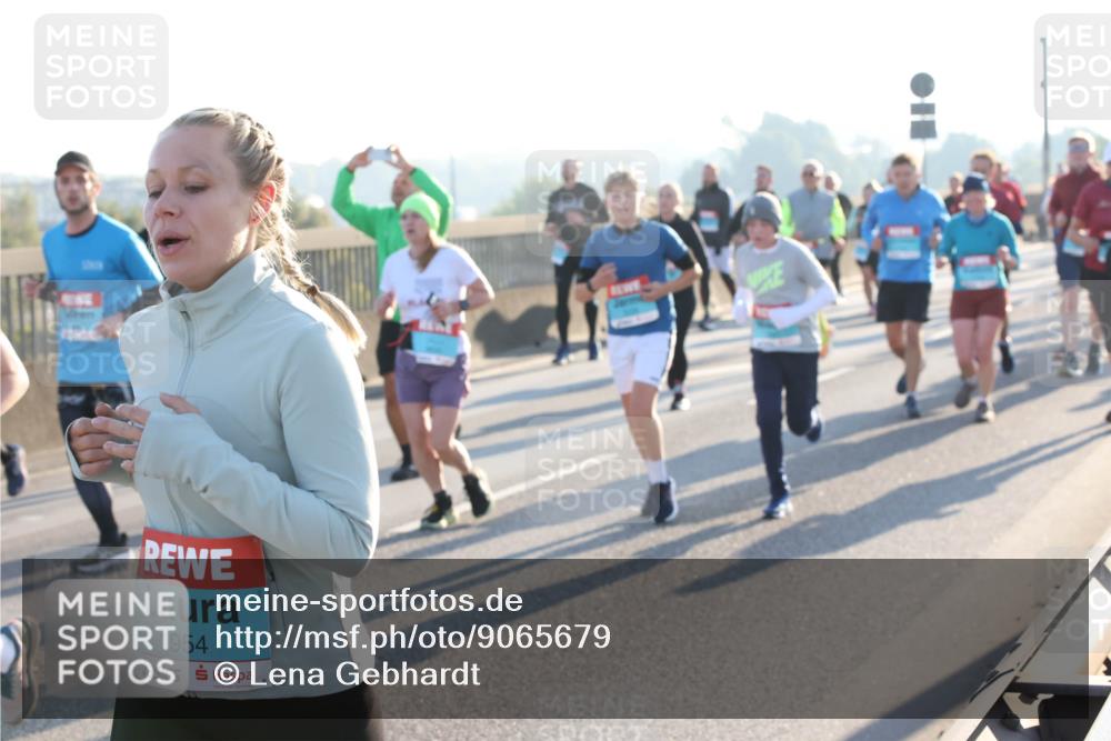 03.10.2025 - Köhlbrandbrückenlauf Lena Gebhardt http://msf.ph/oto/9065679 03.10.2025 09:22:43 Position 1 1954 meine-sportfotos.de