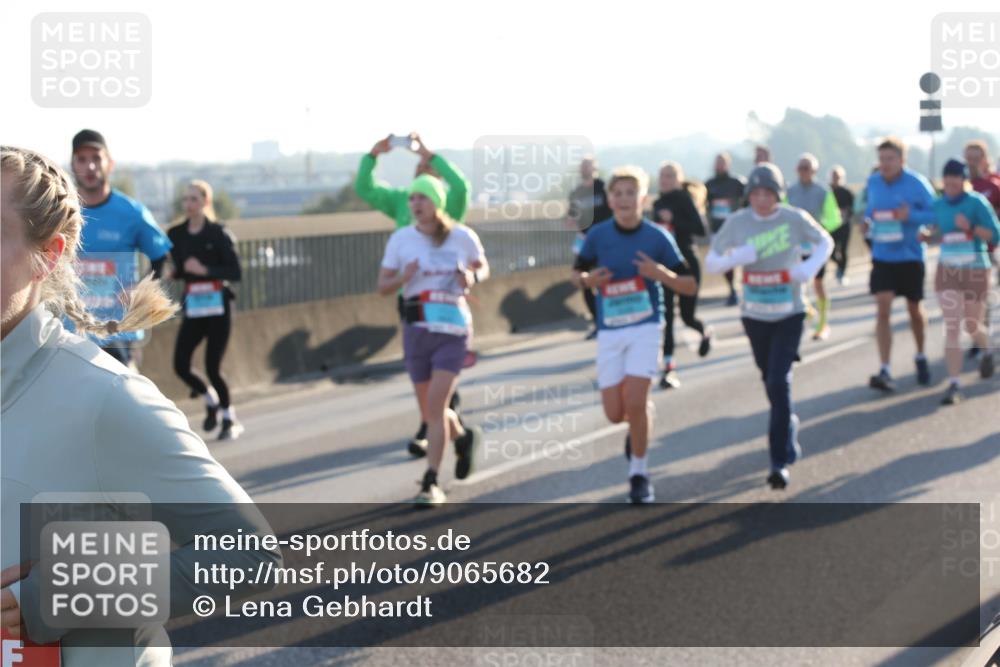 03.10.2025 - Köhlbrandbrückenlauf Lena Gebhardt http://msf.ph/oto/9065682 03.10.2025 09:22:43 Position 1  meine-sportfotos.de