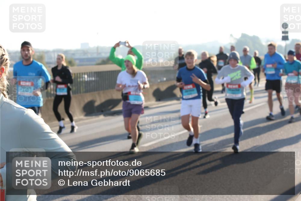 03.10.2025 - Köhlbrandbrückenlauf Lena Gebhardt http://msf.ph/oto/9065685 03.10.2025 09:22:43 Position 1  meine-sportfotos.de