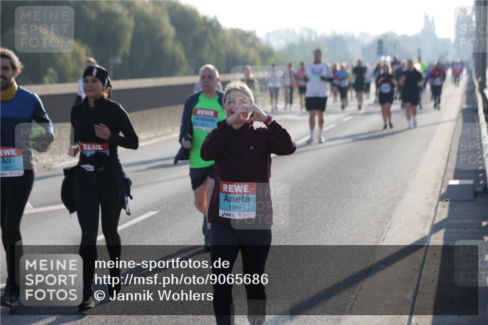 03.10.2025 - Köhlbrandbrückenlauf Jannik Wohlers http://msf.ph/oto/9065686 03.10.2025 09:26:40 Position 3 1887, 1982 meine-sportfotos.de