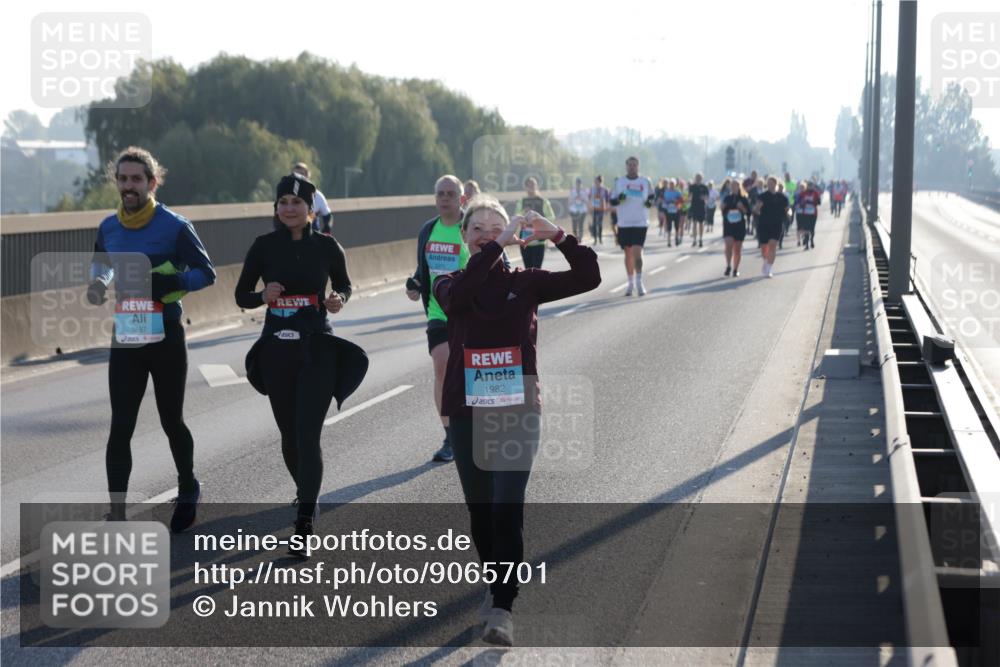 03.10.2025 - Köhlbrandbrückenlauf Jannik Wohlers http://msf.ph/oto/9065701 03.10.2025 09:26:41 Position 3 1887, 1982 meine-sportfotos.de