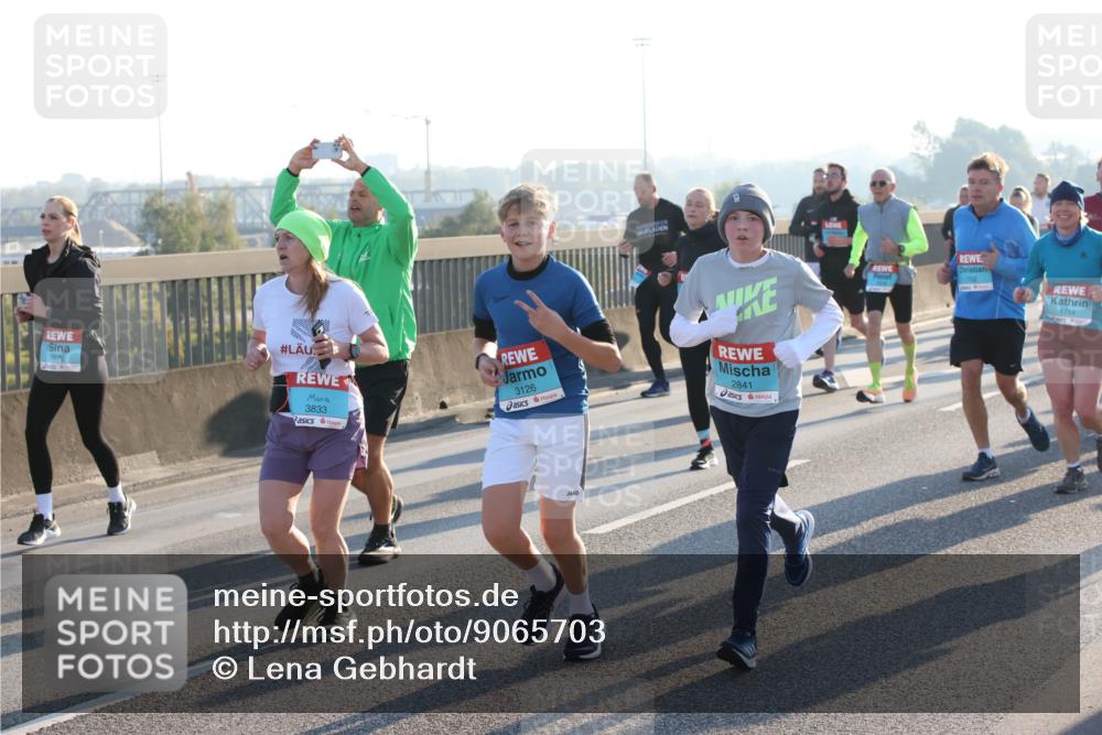03.10.2025 - Köhlbrandbrückenlauf Lena Gebhardt http://msf.ph/oto/9065703 03.10.2025 09:22:44 Position 1 1779, 3833, 3126, 2841, 1752, 1754 meine-sportfotos.de
