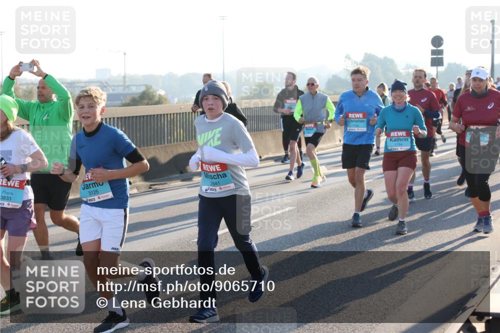 03.10.2025 - Köhlbrandbrückenlauf Lena Gebhardt http://msf.ph/oto/9065710 03.10.2025 09:22:44 Position 1 3833, 3126, 2841, 1752, 1754 meine-sportfotos.de