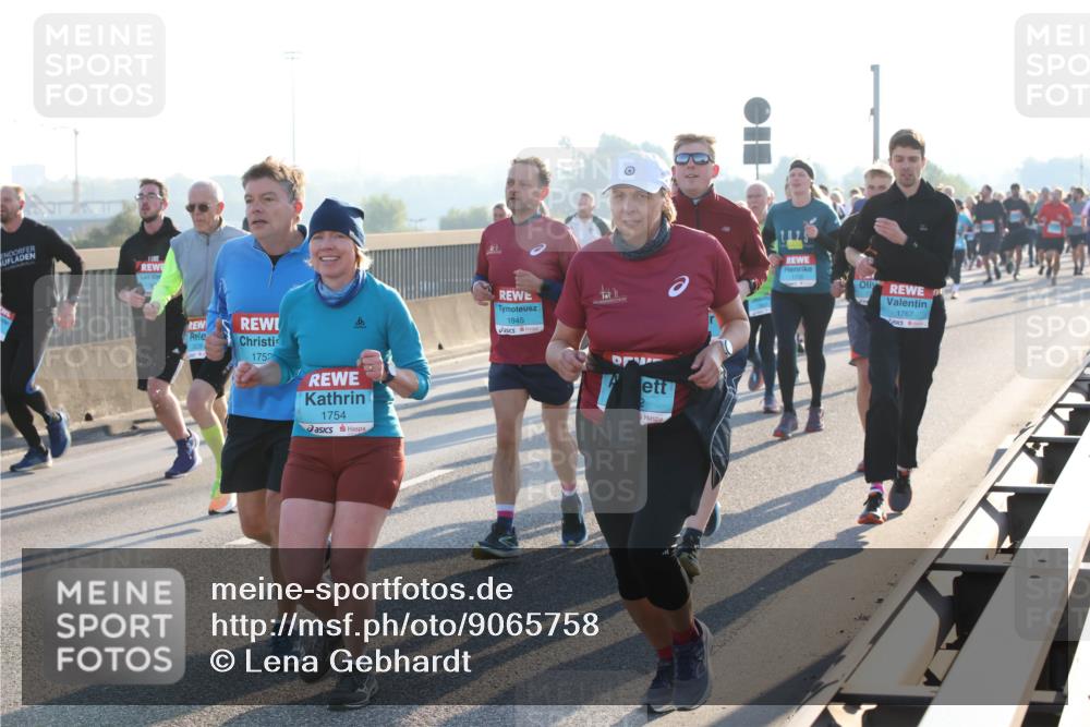03.10.2025 - Köhlbrandbrückenlauf Lena Gebhardt http://msf.ph/oto/9065758 03.10.2025 09:22:46 Position 1 1752, 1754, 1945, 154, 1767 meine-sportfotos.de