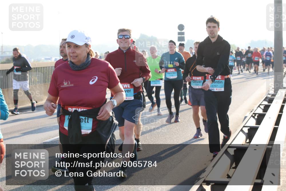 03.10.2025 - Köhlbrandbrückenlauf Lena Gebhardt http://msf.ph/oto/9065784 03.10.2025 09:22:46 Position 1 0, 1391, 1767 meine-sportfotos.de