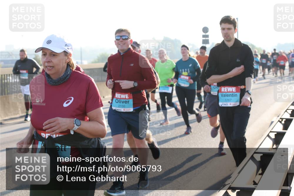 03.10.2025 - Köhlbrandbrückenlauf Lena Gebhardt http://msf.ph/oto/9065793 03.10.2025 09:22:47 Position 1 70, 2150, 1767, 3 meine-sportfotos.de
