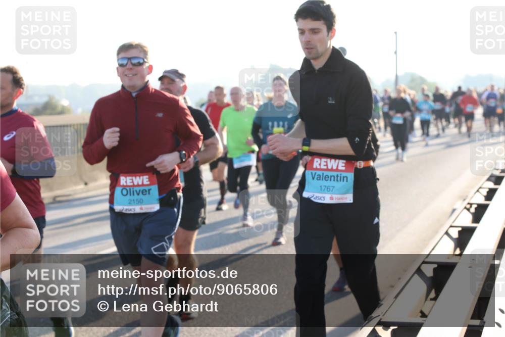 03.10.2025 - Köhlbrandbrückenlauf Lena Gebhardt http://msf.ph/oto/9065806 03.10.2025 09:22:47 Position 1 2150, 1767 meine-sportfotos.de
