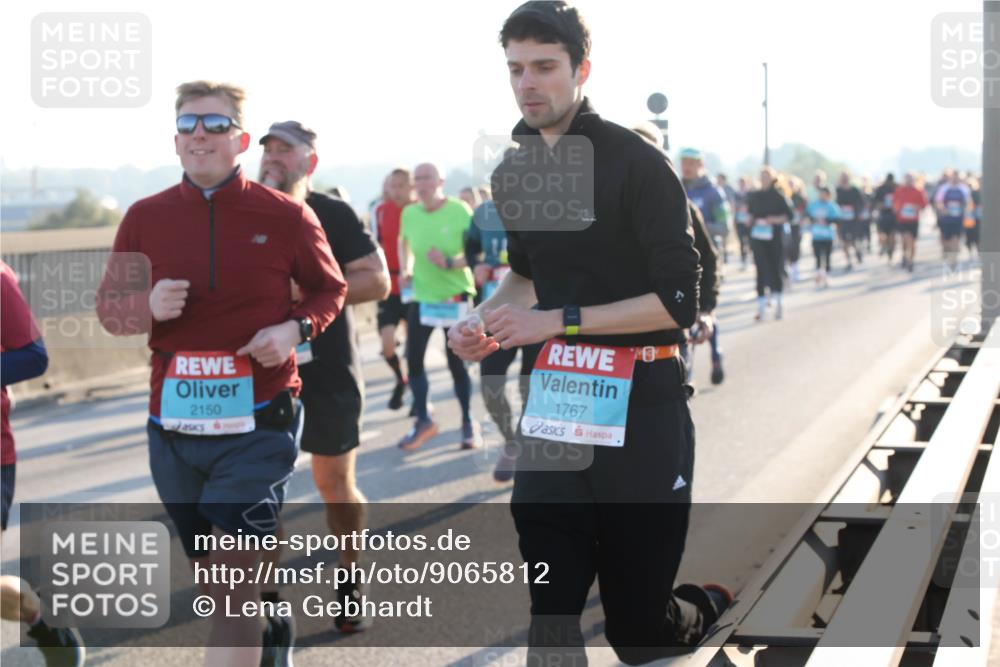 03.10.2025 - Köhlbrandbrückenlauf Lena Gebhardt http://msf.ph/oto/9065812 03.10.2025 09:22:47 Position 1 2150, 1767 meine-sportfotos.de