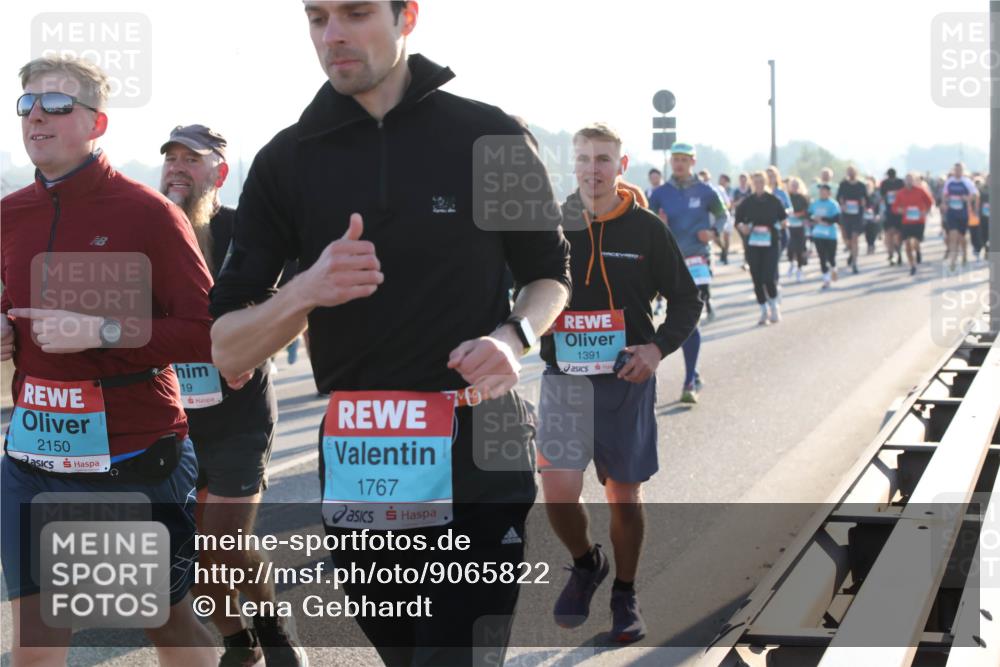 03.10.2025 - Köhlbrandbrückenlauf Lena Gebhardt http://msf.ph/oto/9065822 03.10.2025 09:22:47 Position 1 1391, 2150, 19, 1767 meine-sportfotos.de