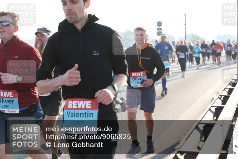 03.10.2025 - Köhlbrandbrückenlauf Lena Gebhardt http://msf.ph/oto/9065825 03.10.2025 09:22:47 Position 1 2150, 1767, 1391 meine-sportfotos.de