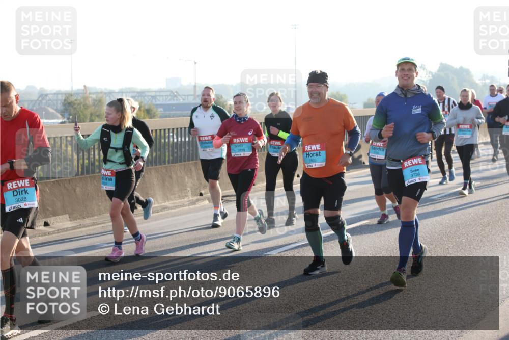 03.10.2025 - Köhlbrandbrückenlauf Lena Gebhardt http://msf.ph/oto/9065896 03.10.2025 09:22:50 Position 1 3028, 1503, 3839, 1593, 1746, 3736 meine-sportfotos.de