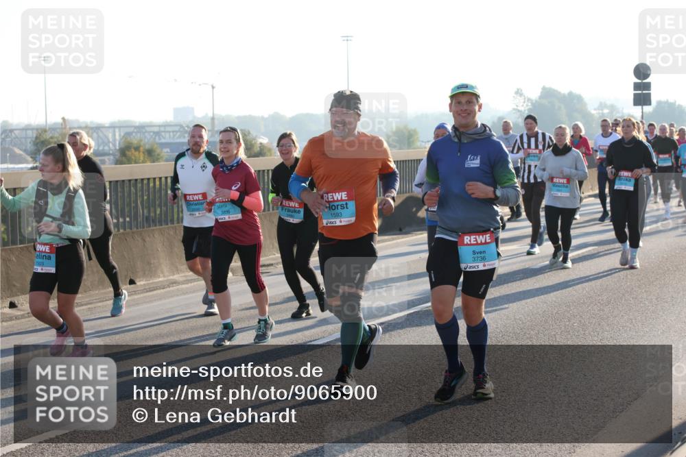 03.10.2025 - Köhlbrandbrückenlauf Lena Gebhardt http://msf.ph/oto/9065900 03.10.2025 09:22:50 Position 1 1503, 2690, 3839, 1593, 3736 meine-sportfotos.de