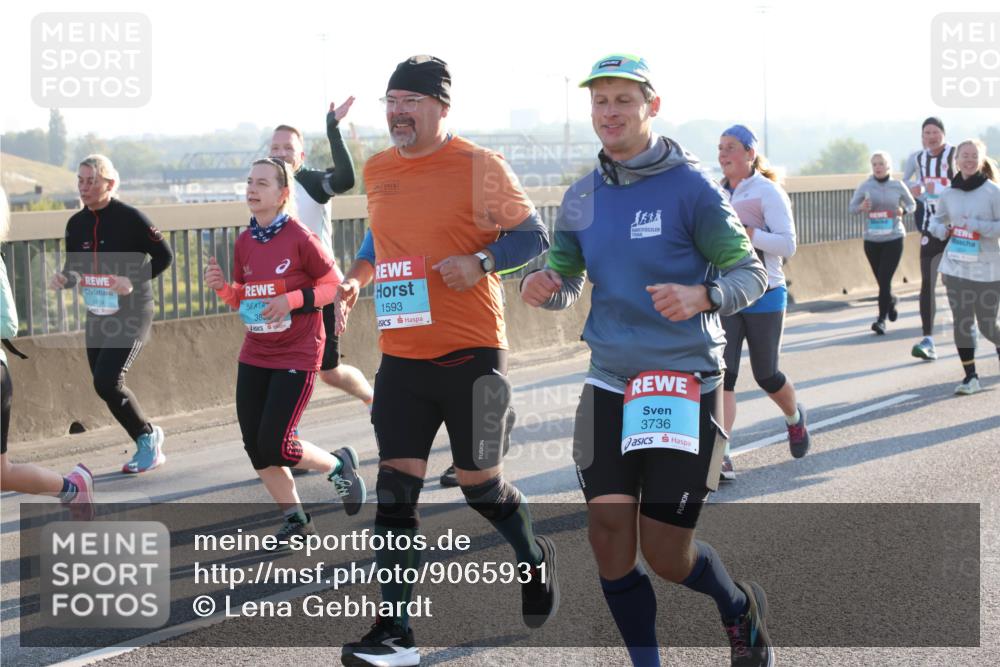 03.10.2025 - Köhlbrandbrückenlauf Lena Gebhardt http://msf.ph/oto/9065931 03.10.2025 09:22:51 Position 1 1414, 1593, 3736 meine-sportfotos.de