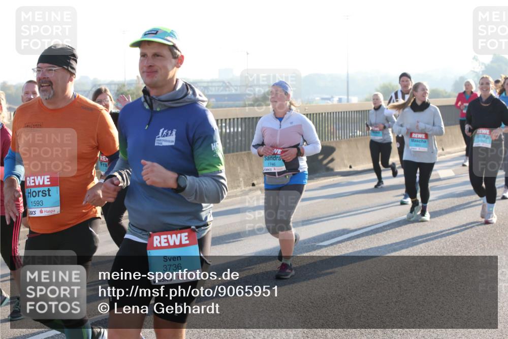 03.10.2025 - Köhlbrandbrückenlauf Lena Gebhardt http://msf.ph/oto/9065951 03.10.2025 09:22:51 Position 1 1593, 3736, 1746 meine-sportfotos.de